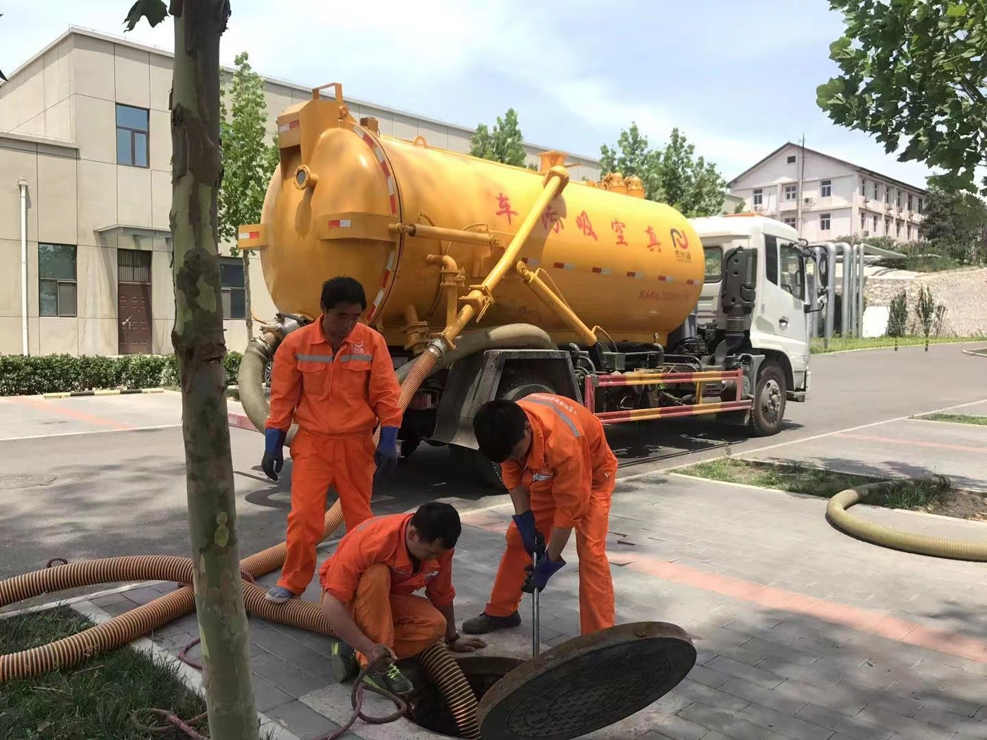 阿拉善左化粪池清理与5-8吨吸粪车施工效率分析